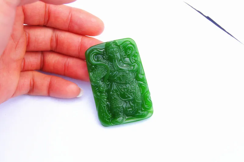 Gratis leverans - vacker yttre mongoliet Jade China Ancient Military Strategist Guan Yu Amulet. Handskuren rektangulärt halsband hängsmycke