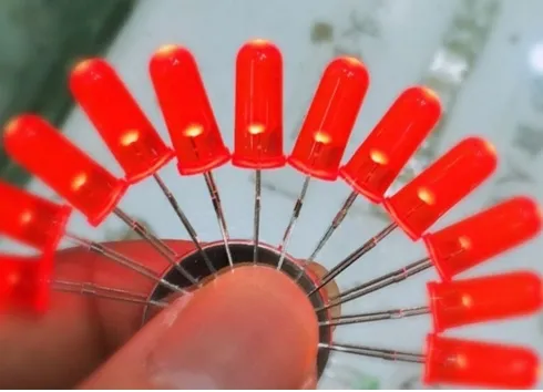 MIX ODM Especial Através do Furo difundido 5mm led vermelho diodos de luz 5 * 14mm