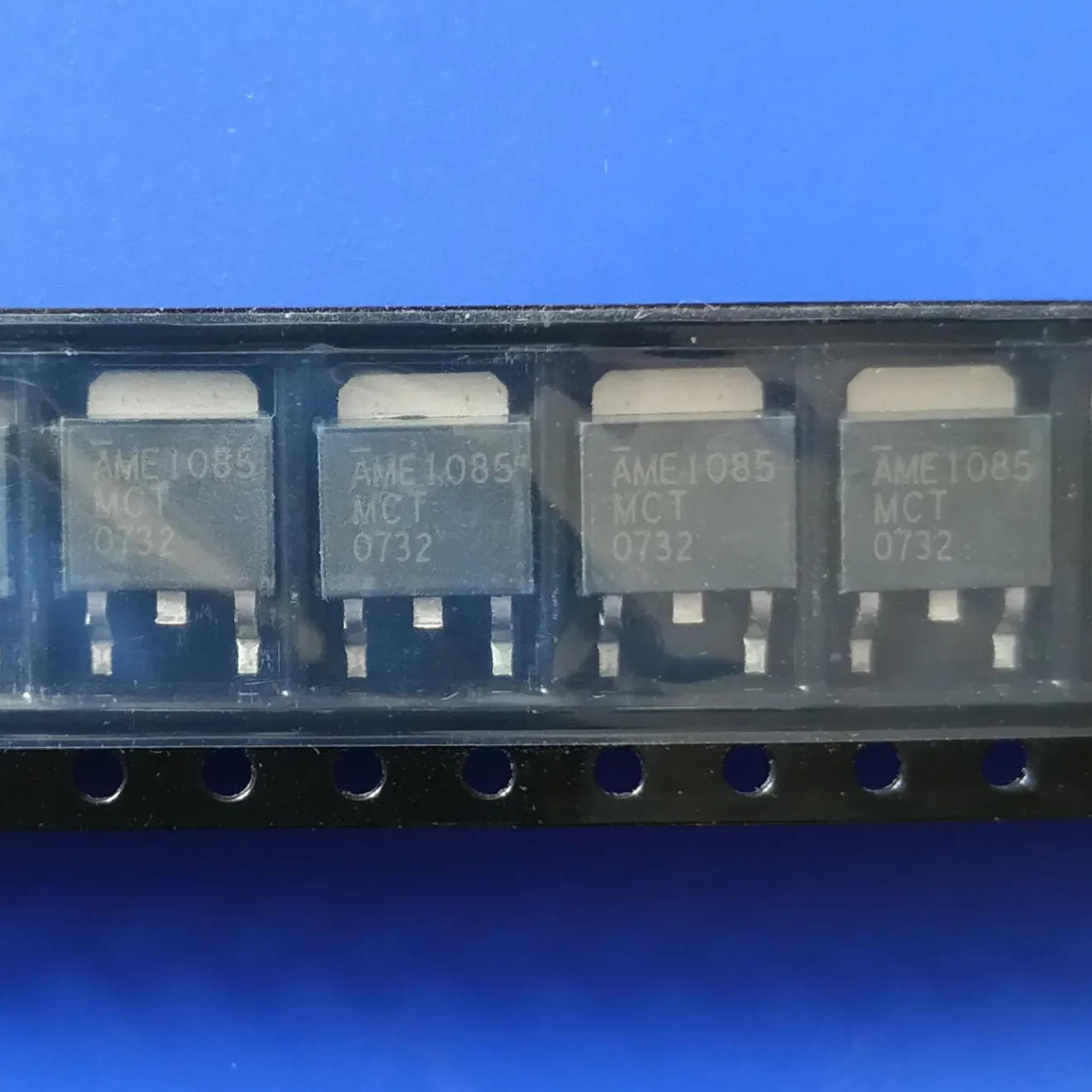 40PCS AME1085MCTZ AME1085MCT AME1085 TO-252 DPAK 3,3 V Positive spannung regler Brandneue echte authentische regler verstärker