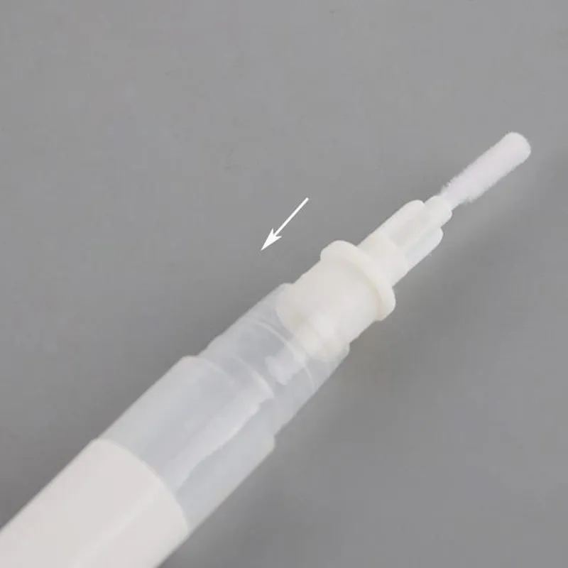 3mlホワイト/ピンクのプラスチックツイストアップペン、ポータブルDail Upペン、使い捨て可能なリップグロス/リップオイルペン、まつげの成長液容器F452
