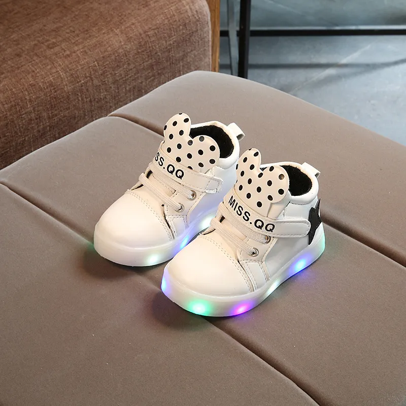 2019 neue Baby Jungen Mädchen Leucht Sport Schuhe LED Lumineus Turnschuhe Kinder Cartoon Non-slip Schuhe Kinder Casual Glänzenden stern Schuh