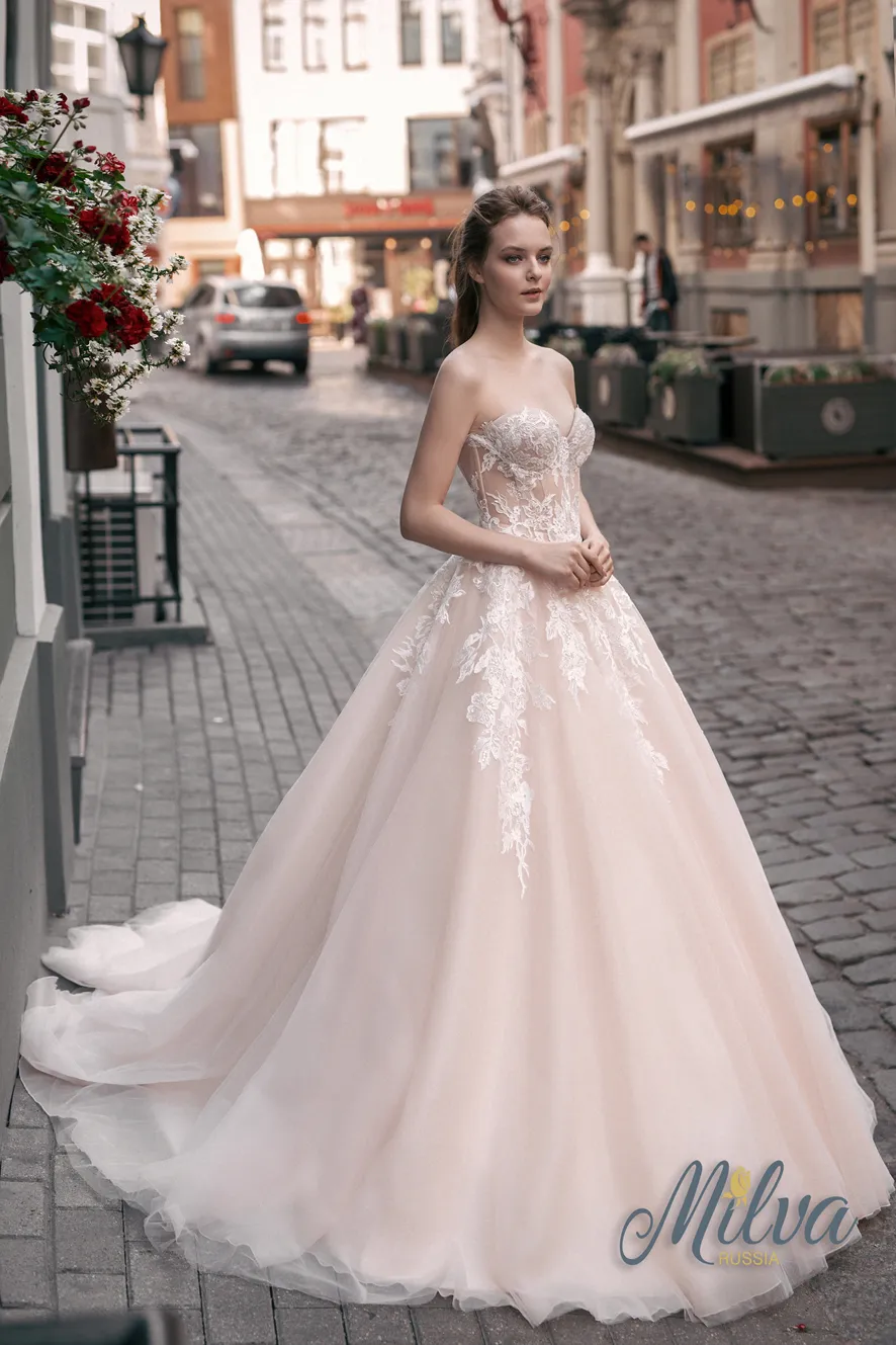 Robe cocktail mariage rose pastel haut appliqué de paillettes 