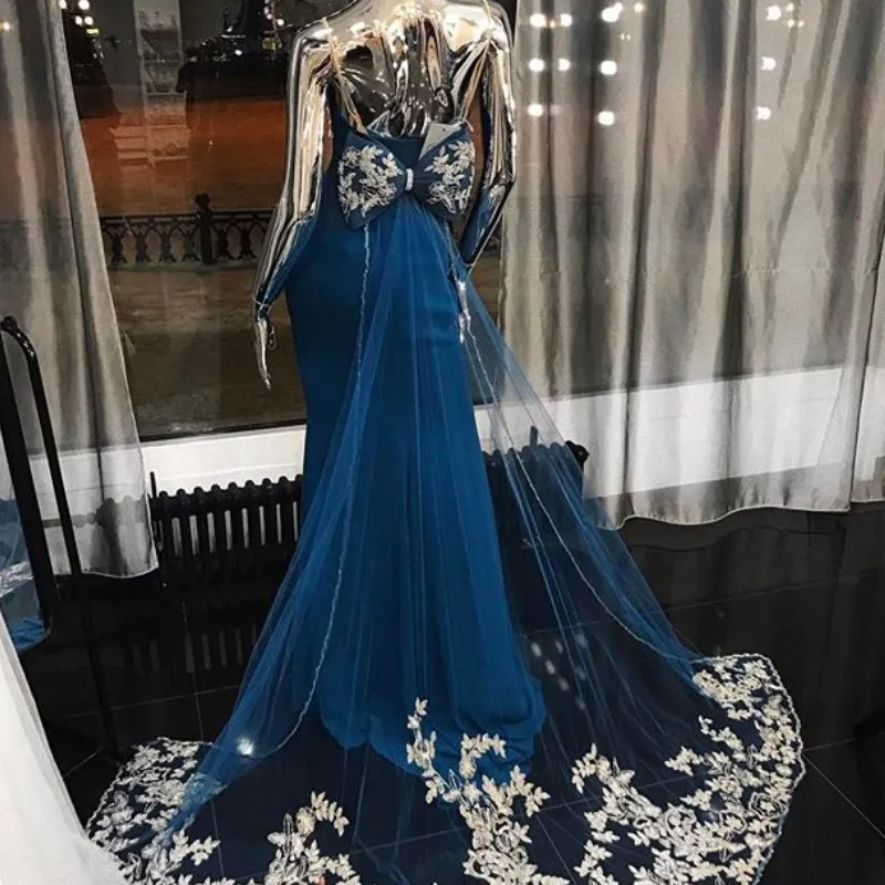 Saudiar Dubai Celebrity Prom Dress Simple Strapless Bow Lace Applique Mermaid Prom Dresses Sexig backless Party Dress Billiga Long Even2459044