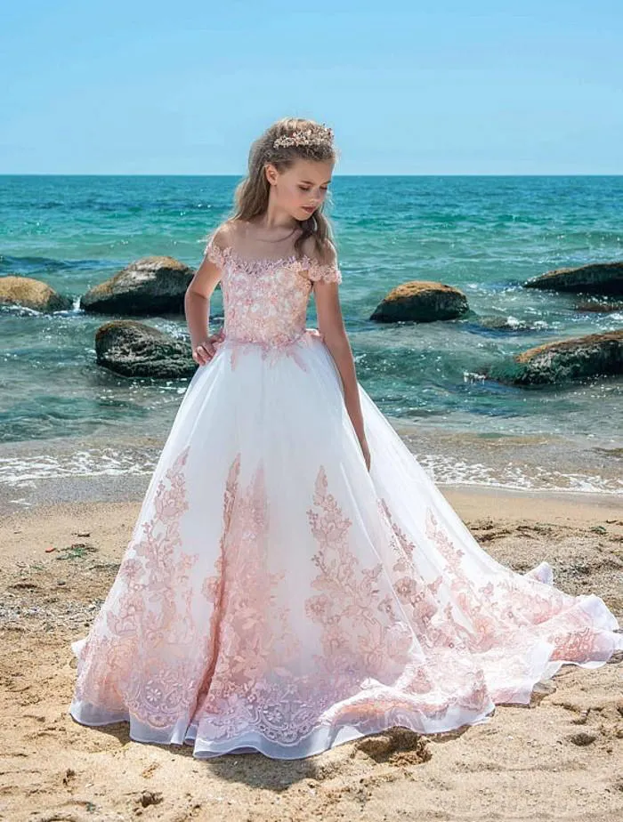 2018 Hermosos vestidos de fiesta de cumpleaños para adolescentes Scoop Sheer Neck Vestidos para niñas de flores Mangas cortas Apliques Vestidos de desfile de tul