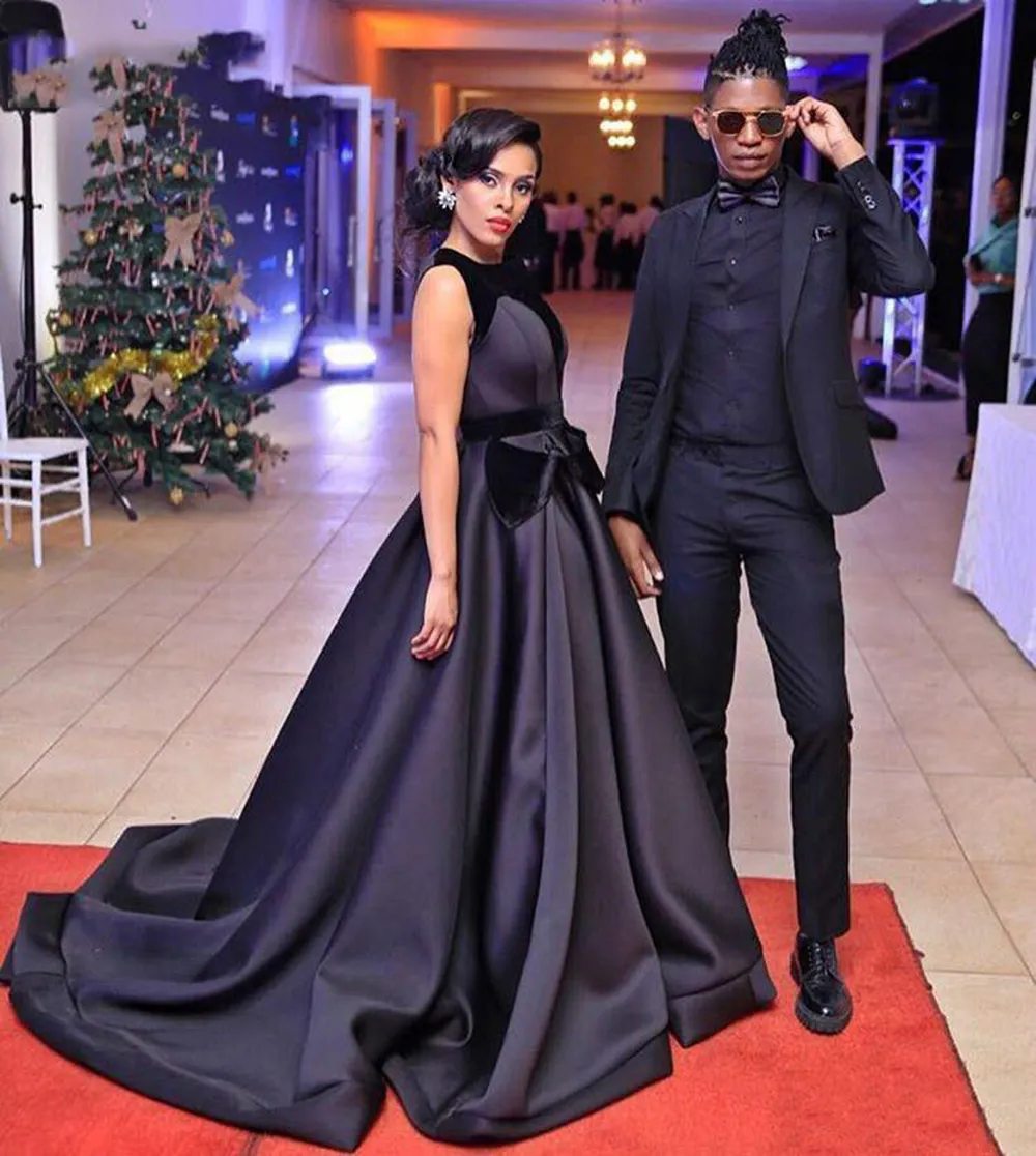 Vestido de fiesta negro personalizado Vestidos de noche Cuello alto Vestidos de celebridades de la alfombra roja con marco de lazo 2018 vestidos nigerianos festa Tren largo