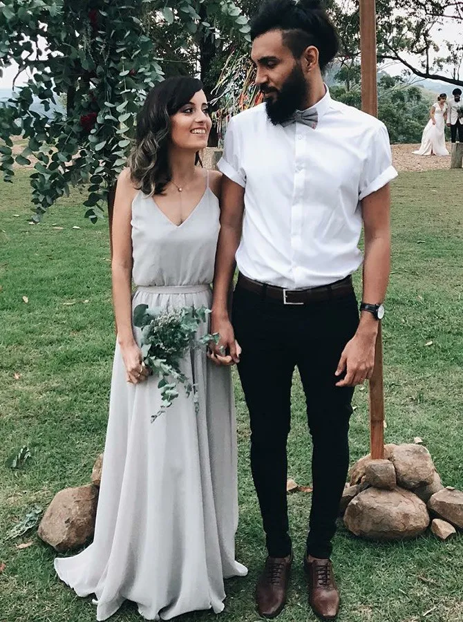 Silver Grå Två Piece Bridesmaid Klänningar Elegant V Neck Spaghetti Straps Chiffon Golvlängd Boho Bröllop Gästklänningar Höstlokaler