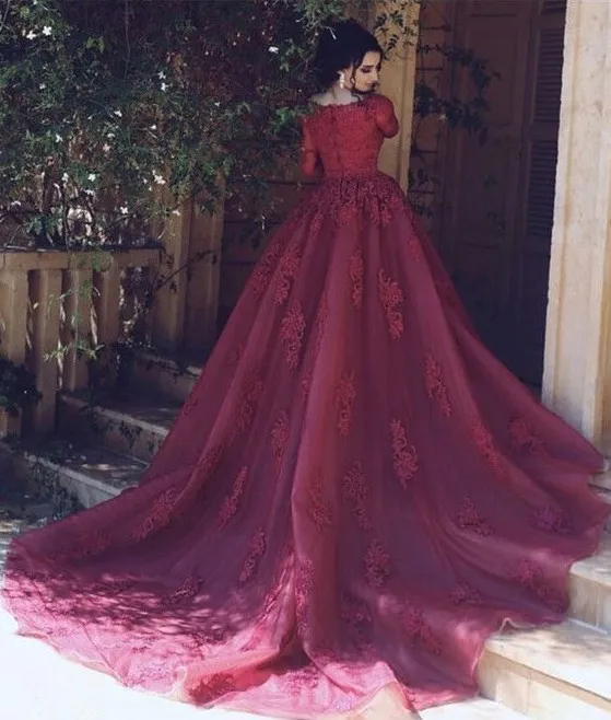 Vintage burgunderrote Gothic-Brautkleider mit halben Ärmeln, abnehmbarer Schleppe, Spitze, Tüll, nicht weiß, arabische Brautkleider, Couture nach Maß
