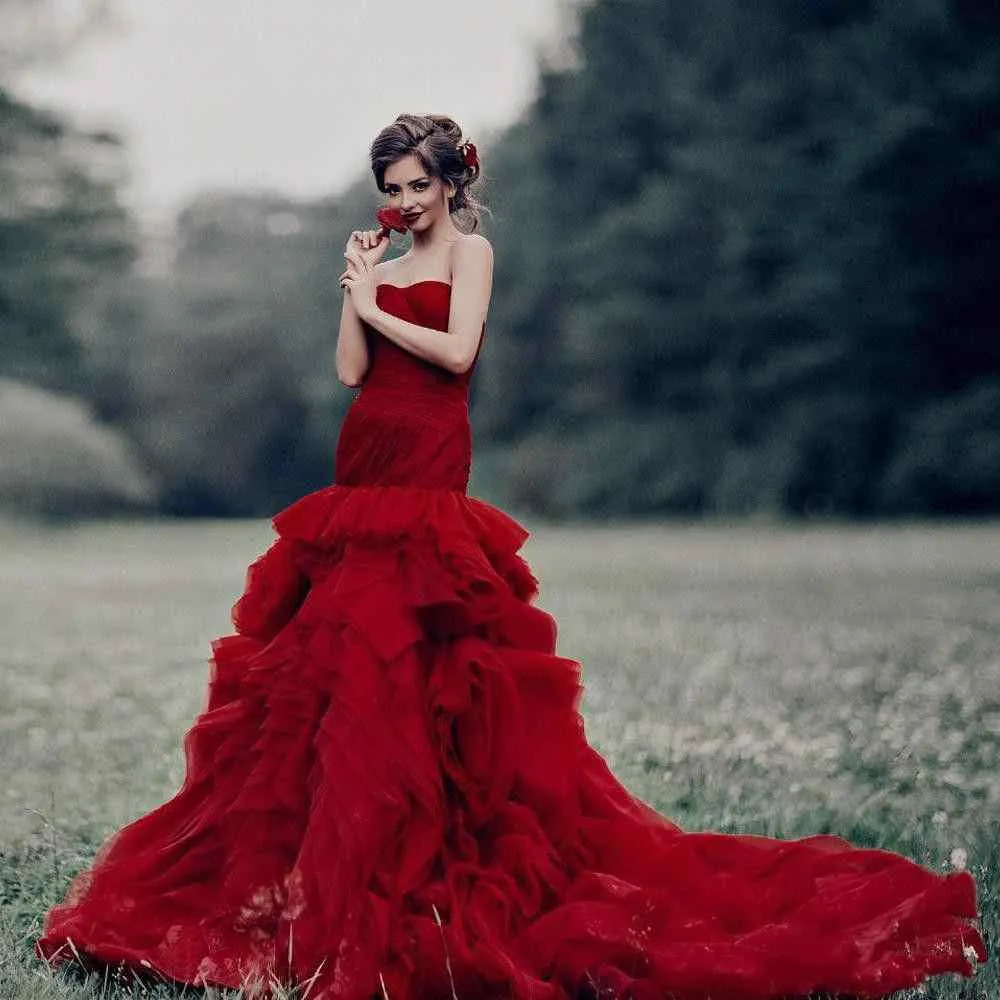 Nowy Długie Vestidos Gorgeous Red Mermaid Court Train Suknia Ślubna Organza Ruffles Sweetheart Bez Rękawów Suknie ślubne