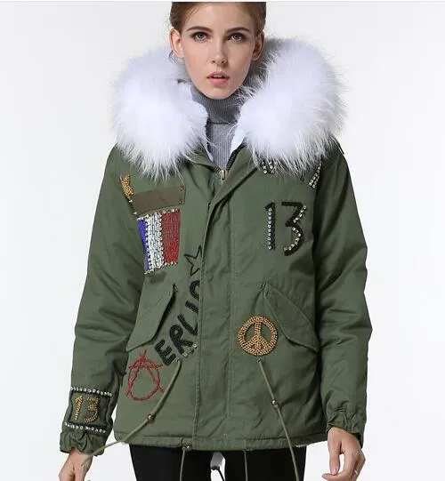 Bandiera della Francia Perline giacche di pelliccia da donna rifiniture in pelliccia di procione bianca fodera in pelliccia di coniglio bianco mini parka ricamati in tela verde militare