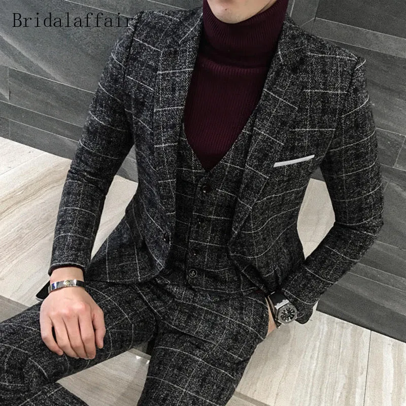 Gwenhwyfar 2018 Yeni Tasarımlar Suit Erkekler Set 3 Parça İngiliz Koyu Gri Ekose Erkek Tüvit Smokin Rahat Blazer Suits (Ceket + Pantolon + Yelek) 3 Adet