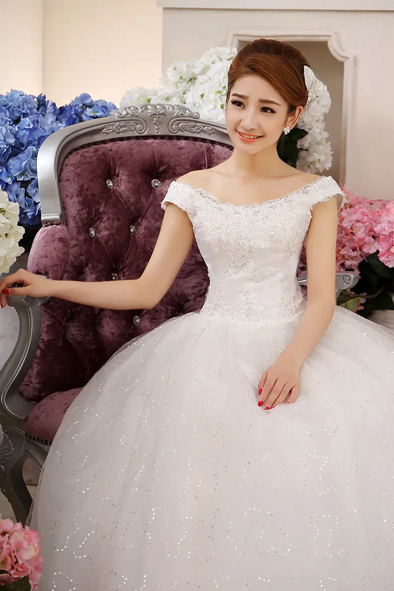 Korean Style Princess Lace V-neck short sleeve wedding dress with Appliques - Customizable and Affordable