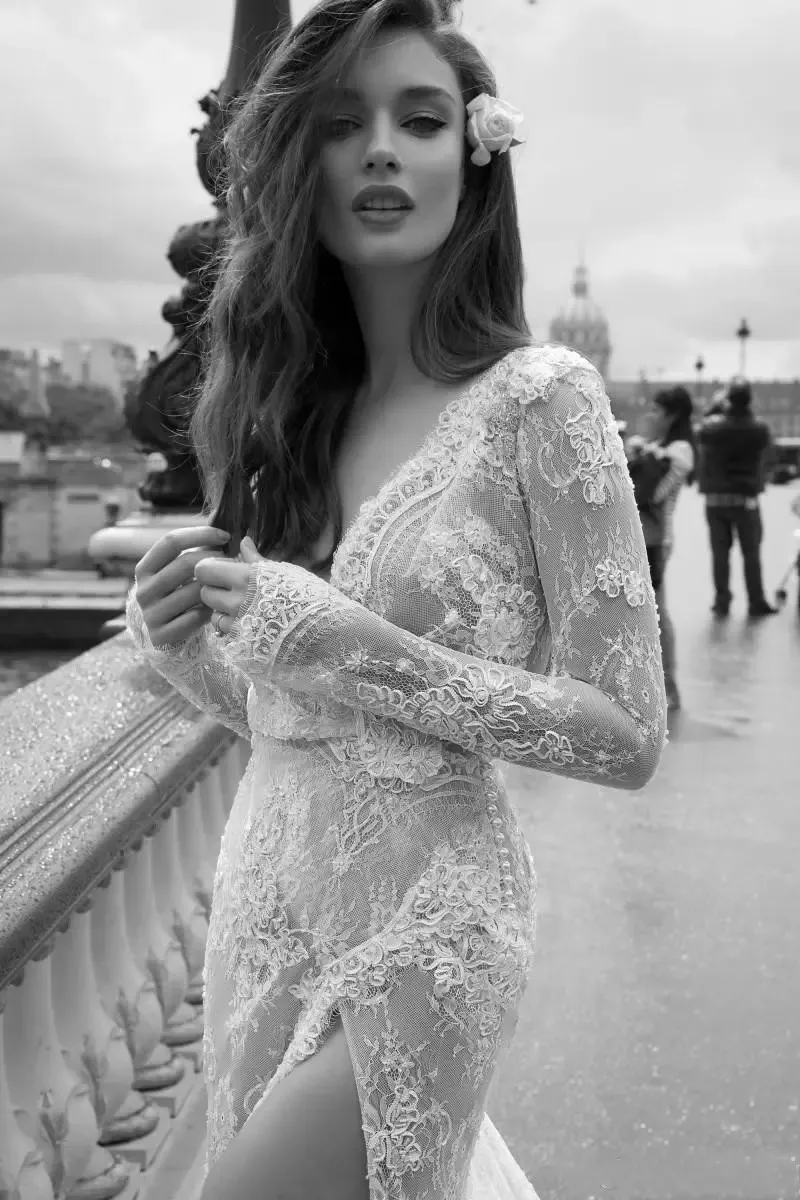 Sexy 2018 High Split Mermaid Wedding Dresses Deep V Neck Backless Long Sleeve Lace Appliqued Trumpet Custom made Bridal Gowns