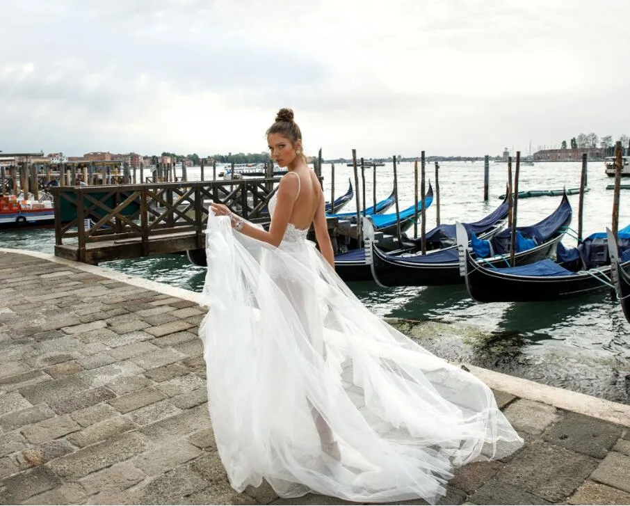 2018 Julie Vino A Line Abiti da sposa con strascico staccabile Spaghetti Sweep Train Pizzo Abito da sposa sexy da spiaggia Applique Plus Size Nuziale