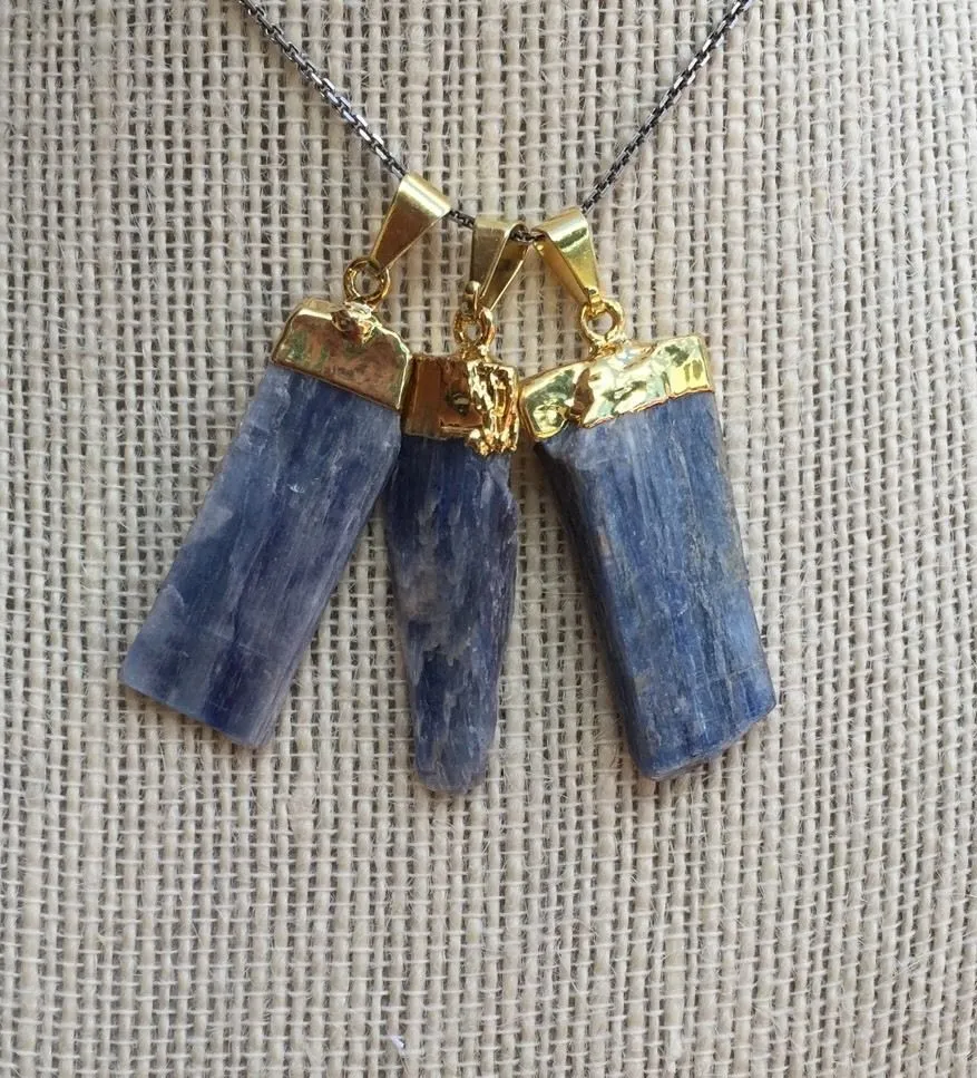 1 pièces bleu Kyanite pendentif lame plaqué or pierres précieuses femmes pendentif Reiki cristal guérison forme aléatoire expédition