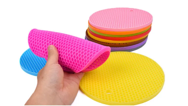 Multifuncional Rodada Alveolado Não-Slip Resistente Ao Calor Mat Coaster Almofada Lugar Esteiras Pote Titular Mesa De Silicone Pad