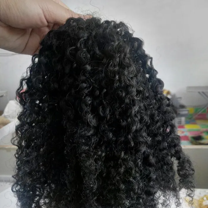 Clip rizado rizado en la trama del pelo del pelo de Remy de la Virgen humana brasileña Extensiones de pelo dibujadas doble suave Sin procesar Color negro natural