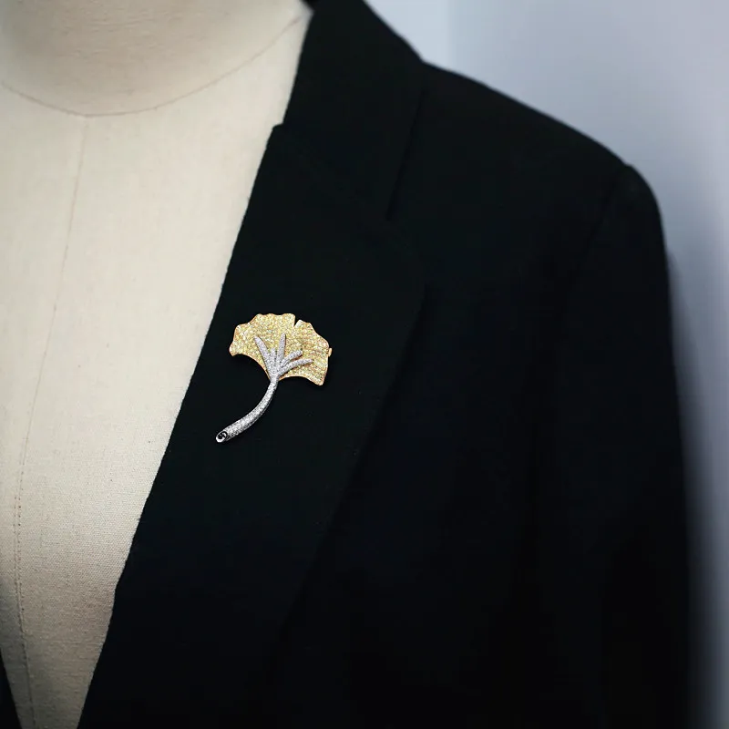 Männer Frauen Neue Mode Pins Broschen Vergoldet CZ Ginkgo Blatt Broschen Pins für Hochzeit Party Anzug Kleid Revers Pins nettes Geschenk