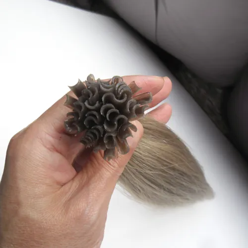 銀製のブラジルの髪Uチップ人間の髪の毛延長100gの融合プリボンド灰色の髪の拡張