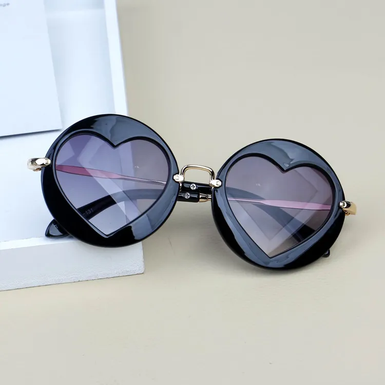 2018 Fashion Sunglasses Boys Girls Designer Sunglasses Children UV400 Sunglasses Teens Fashion Frame Kids Eyewear Beach Accessorie3989568