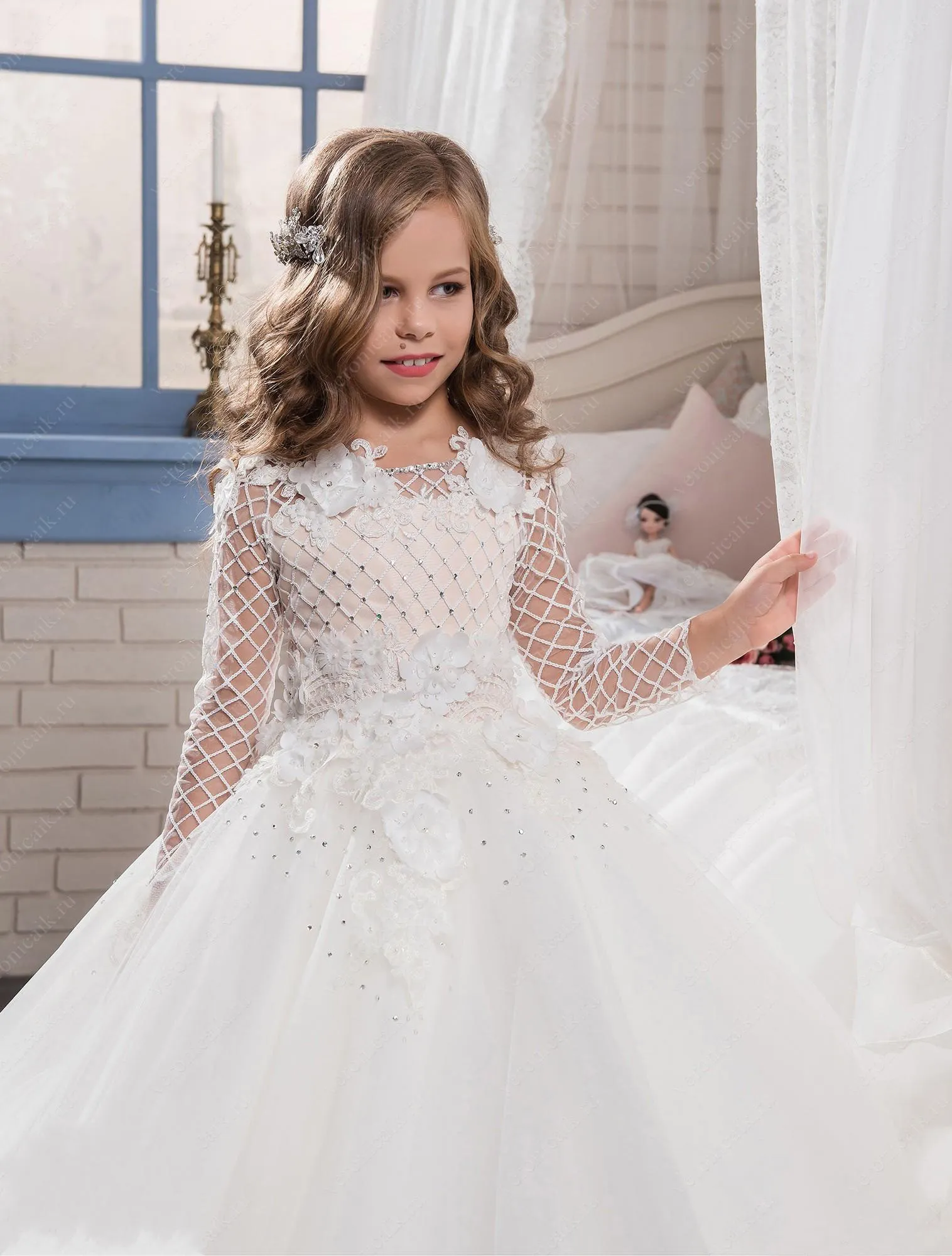 Prenses Dantel Hollow Çiçek Kız Elbise Düğün için 2018 Yeni Sheer Uzun Kollu İlk Communion Doğum Günü Partisi Elbiseler Kızlar Pageant Elbise