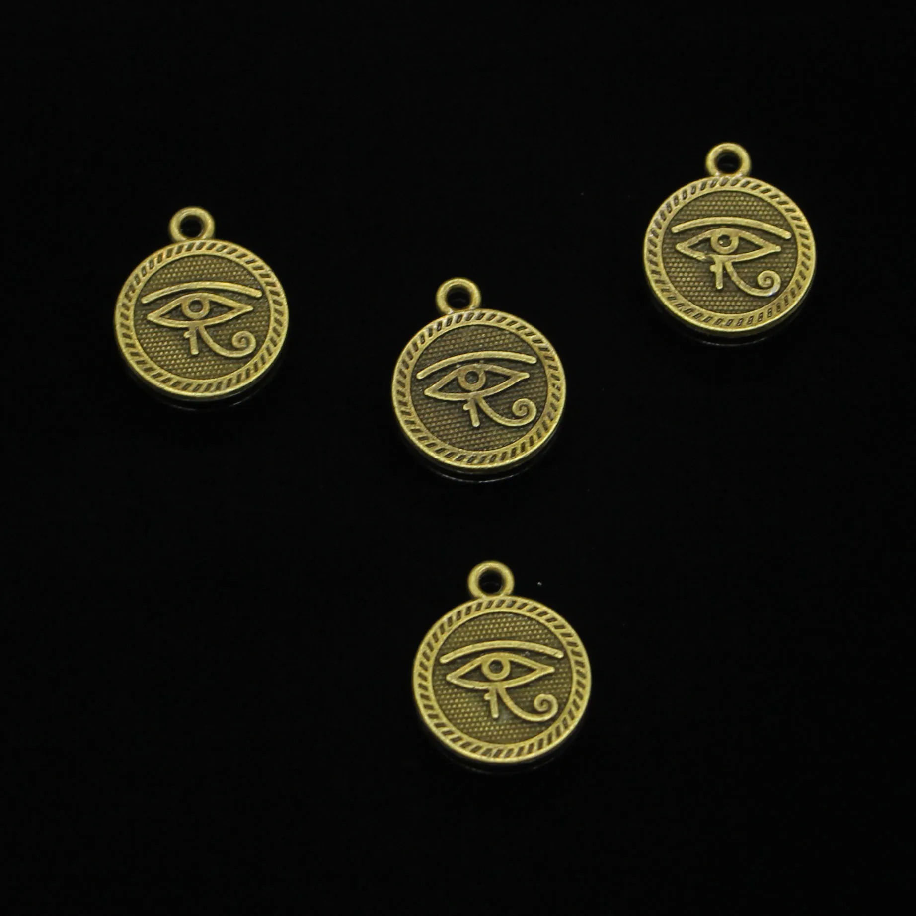 67pcs Charmes en alliage zinc Eye plaqué de bronze antique Charmes Horus pour bijoux faisant des pendentifs faits à la main 15 mm 15 mm