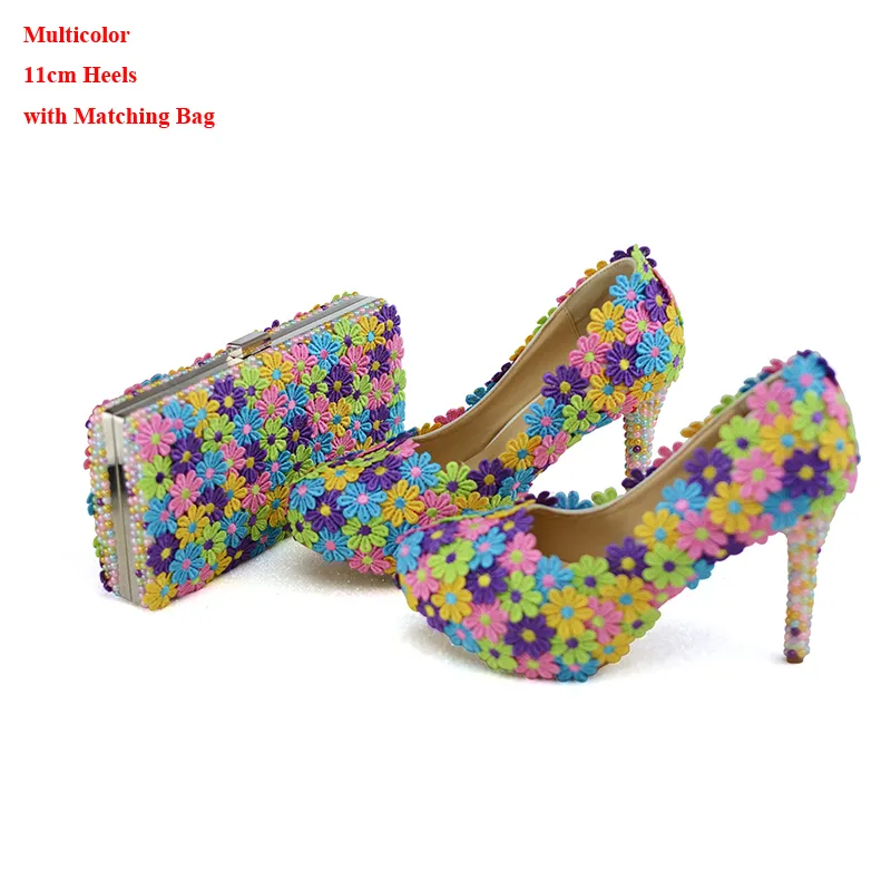 Sapatos de festas de casamento de flor de renda colorida com embreagem de banheiros de salto alto de pérola