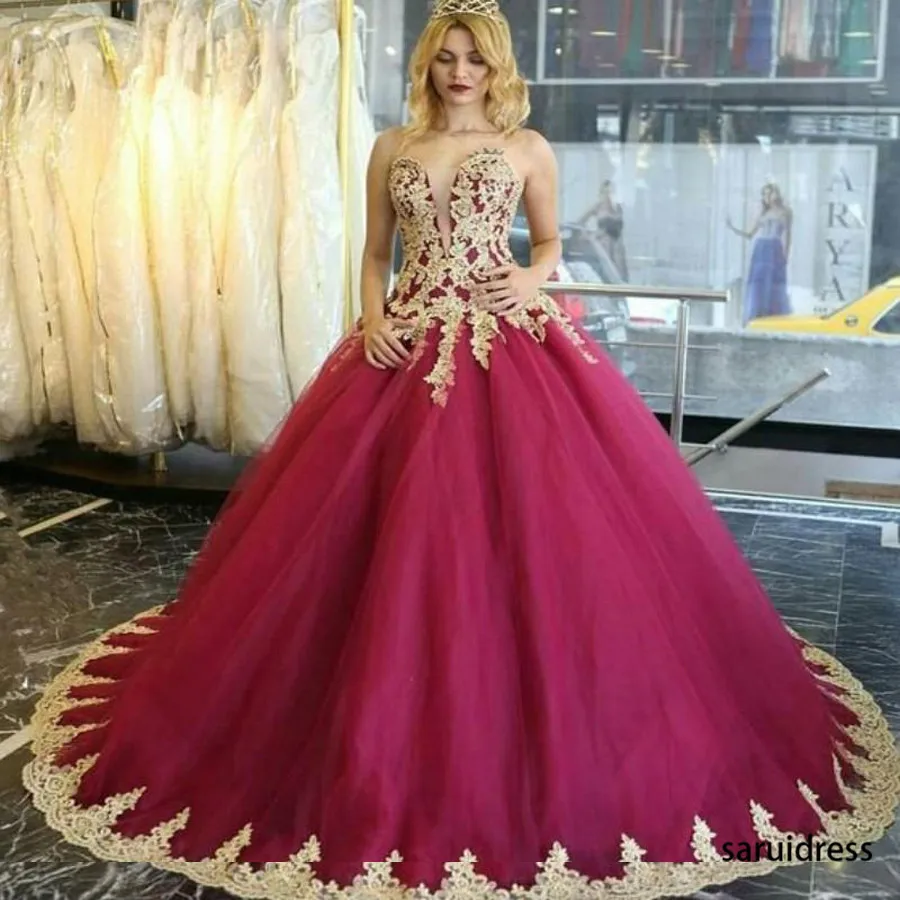 Abito da ballo con scollo a cuore Abito stile Quinceanera Abito da sera glamour con applicazioni di pizzo dorato senza maniche Abito da ballo sexy in tulle soffice 16