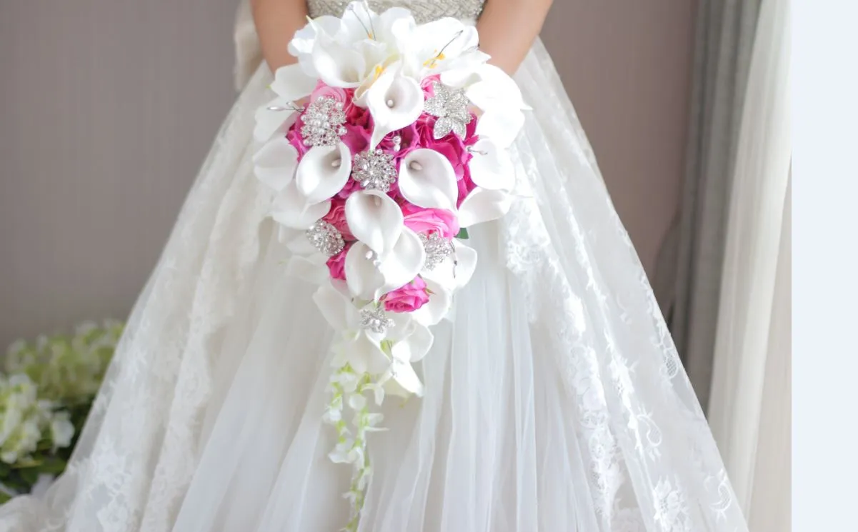 2018 Highend Custom White Calla Lily Red Rose Hortangea Diy Pearl Crystal Brosch Drops Bridal Bouquet1624756
