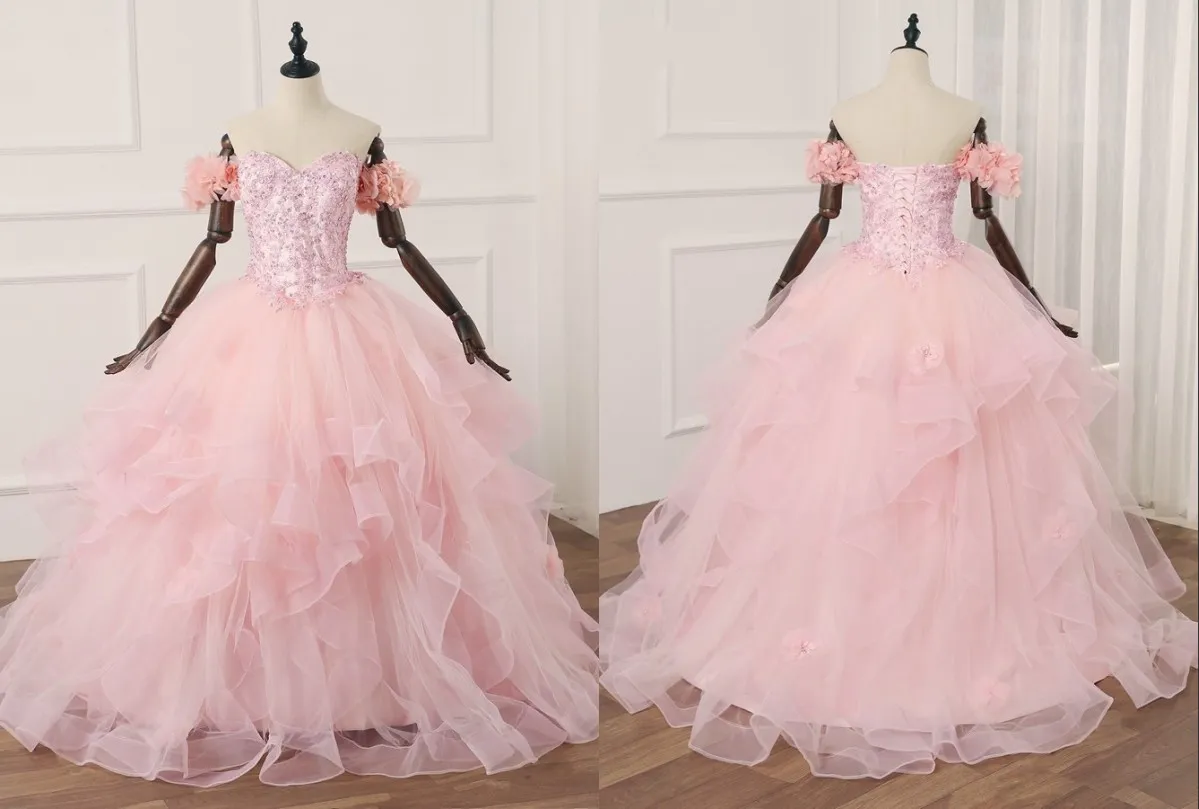 ロマンチックな花の赤面のQuinceanera Prom Dresses Ball Gown Offショルダーチュールアップリケスパンコール新しいスタイル安いフォーマルガウンスウィート16