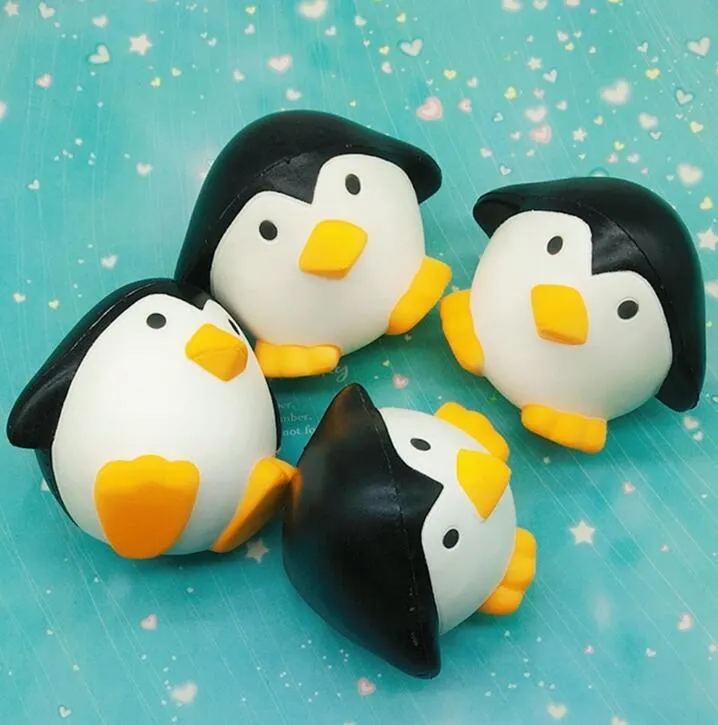 2017 Nuevo 11 CM Jumbo Kawaii Lindo Pingüino Squishy Levantamiento Lento Aliviar el Estrés Suave Dulce Encanto Perfumado Pan Pastel niño Juguete de Regalo