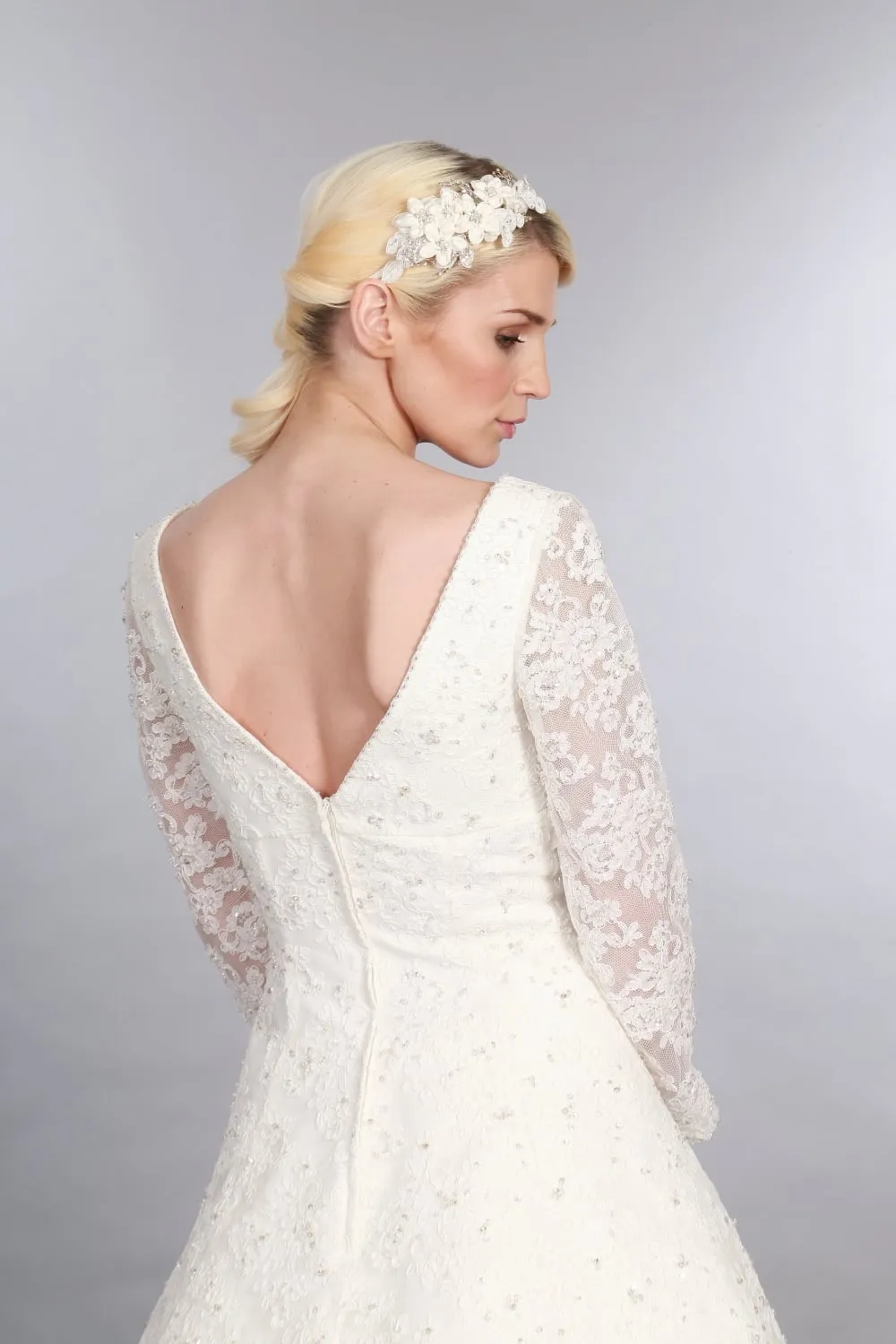 Abito da sposa corto lunghezza del tè con maniche piene lunghe V Neck in rilievo A-Line Lunghezza da tè Abiti da sposa 50s Couture Custom