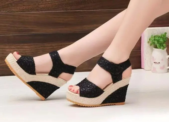 Scarpe Da Donna Propriedade 2018 Novo Dedo Do Pé Aberto Testa De Pesce Alto Talloni De Modo Sandali Com Zeppa Sexy maglia nera pesce-toe sandali com zeppa.