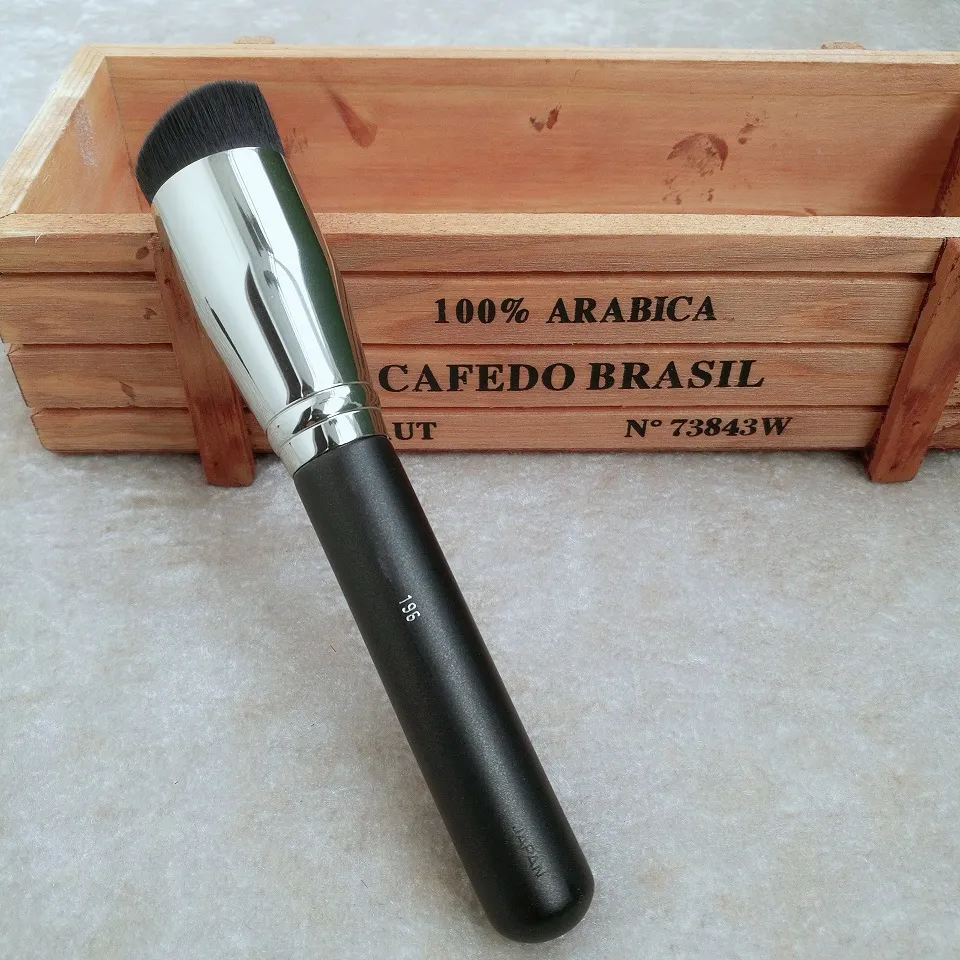 Slanted Flat Top Foundation Brush For Flawless Makeup Application