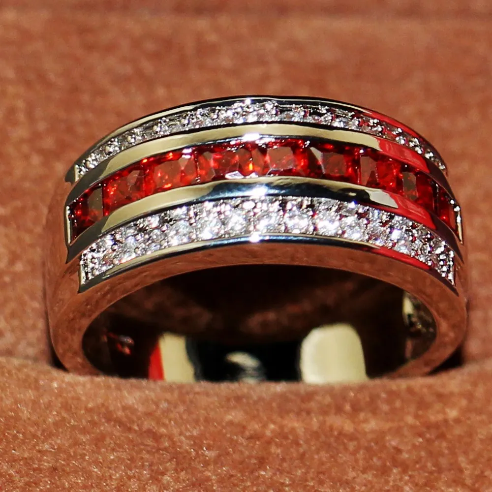 Gioielleria di moda maschile 10KT Oro bianco riempito Taglio principessa Granato rosso CZ Pietre preziose Uomini Anello di fidanzamento matrimonio il regalo degli amanti