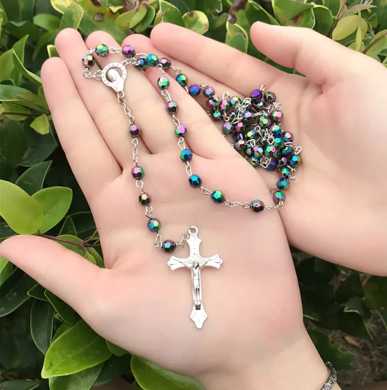 Religiösa smycken de färgglada AB-kristallpärlorna Heliga katolska Rosary Crucifix Cross Pendant Rosary Halsband Påsk Julklappar