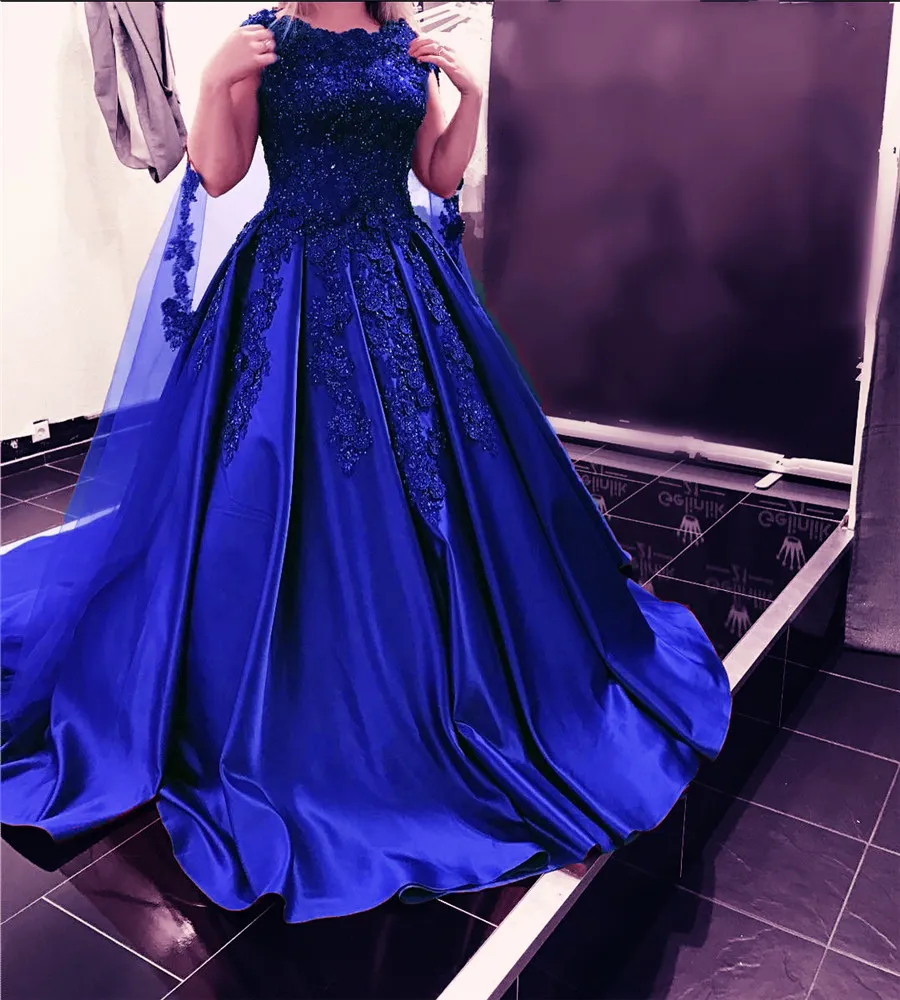 로얄 블루 긴 새틴 레이스 웨딩 드레스 높은 Neckline 크리스탈과 컬러 볼 가운과 아플리케 신부 가운