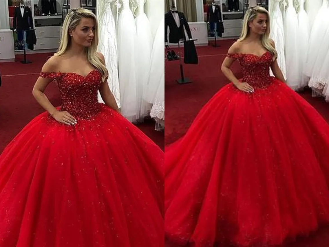 Abiti da sposa di lusso con abito da ballo rosso 2018 Designer economico con spalle scoperte Scollo a V in tulle con strass Corte dei treni Abito da sposa Matrimoni