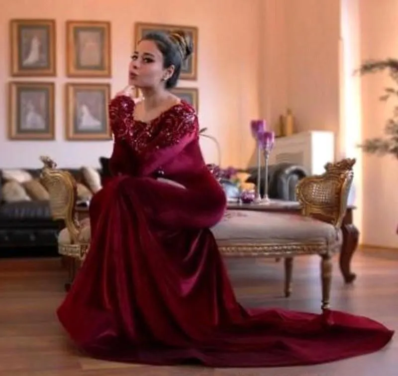 2019 Arabic Dubai Burgundy Velvet Evening Dress with Beaded Collar Long Sleeves Formal Holiday Wear Prom Party Gown Custom Made Plus Size