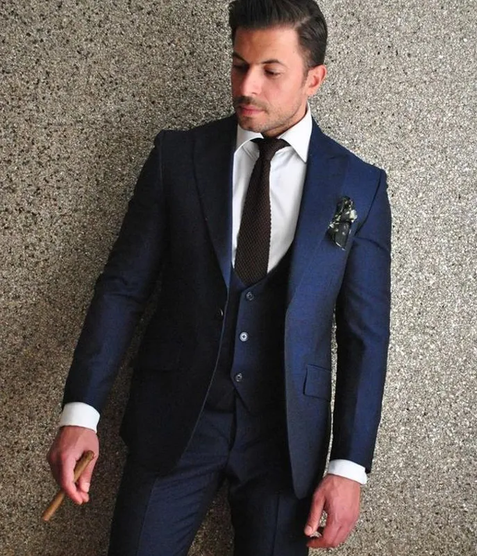 Abiti da sposa su misura Abiti da uomo blu scuro Giacca da sposo formale Smoking sartoriale da uomo migliore Terno Masculino 3 pezzi Giacca + Pantaloni + Gilet