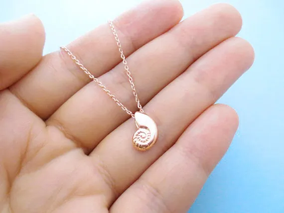 10st Söt 3D Seashell Necklace Conch Sea Shell Halsband Ariel Voice Ocean Beach Spiral Swirl Sea Snail Pendant Jewelry