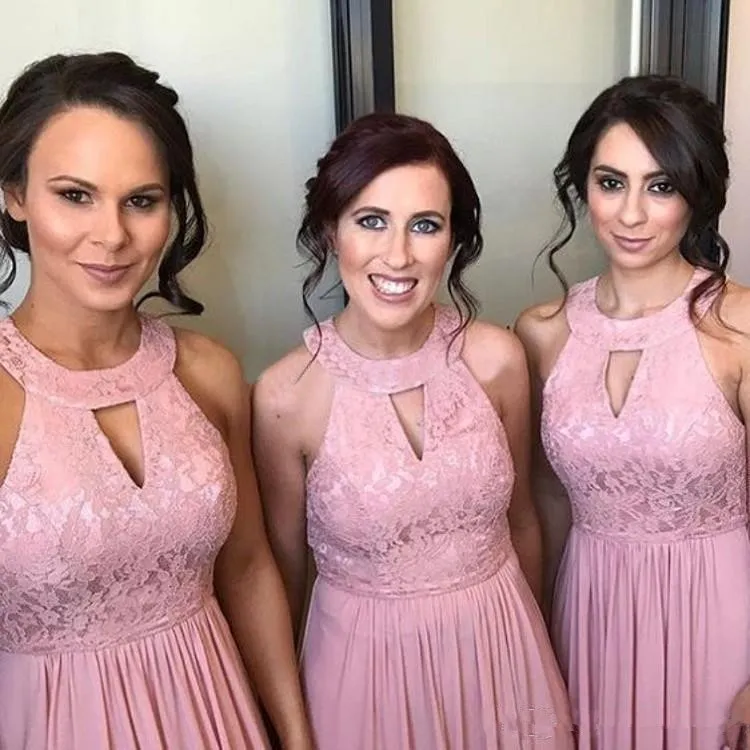 Dusty Rose Lace Bridesmaid Formella Klänningar 2019 Billiga Chiffon Long Halter Zipper Back Beach Prom Kväll Bröllop Gästklänning för fest