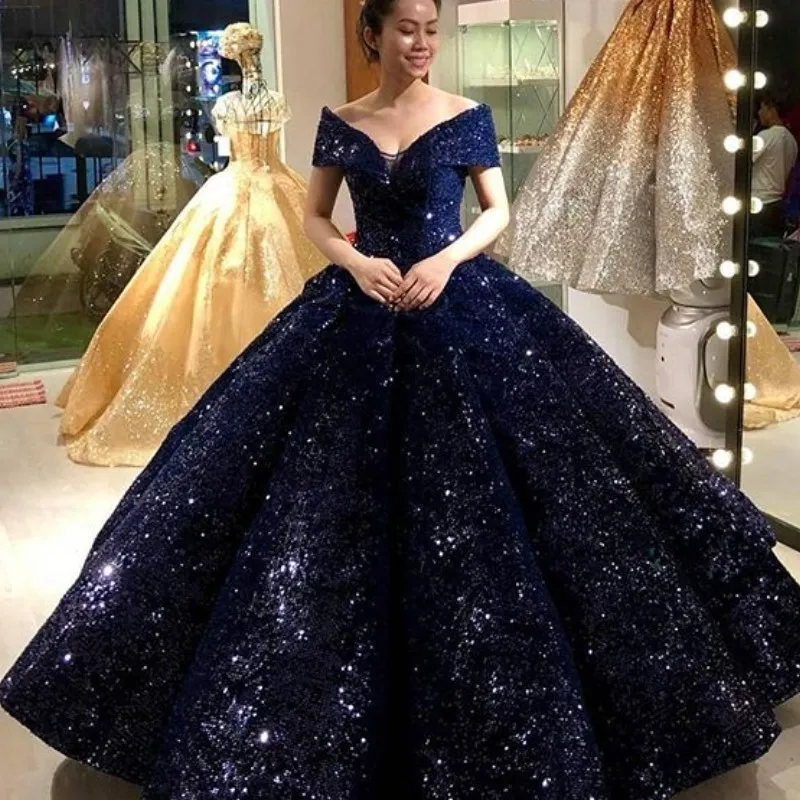 Fantastiska sparkly pageant quinceanera klänningar graciös av axel dragkedja tillbaka sequined boll klänning 2018 prom klänningar dubai kväll klänningar