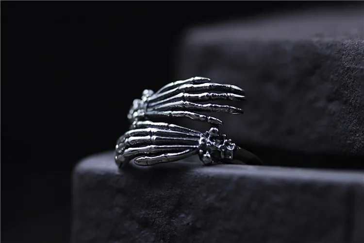 925 Sterling Silver Ring Creative Skull Bone Finger Ring Ghost Claw Hand Tidal Mens and Womens Rings Retro Skull Hip Hop Jewelry C4712914