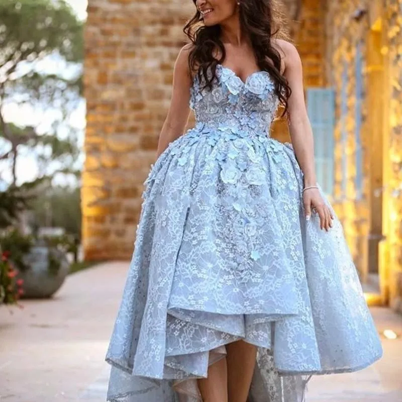 2018 Prom Jurken Sweetheart Hoge Lage Kant Applicaties 3D Bloemen Baljurk Puffy Party Jurk Plus Size Light Sky Blue Backless Avondjurken