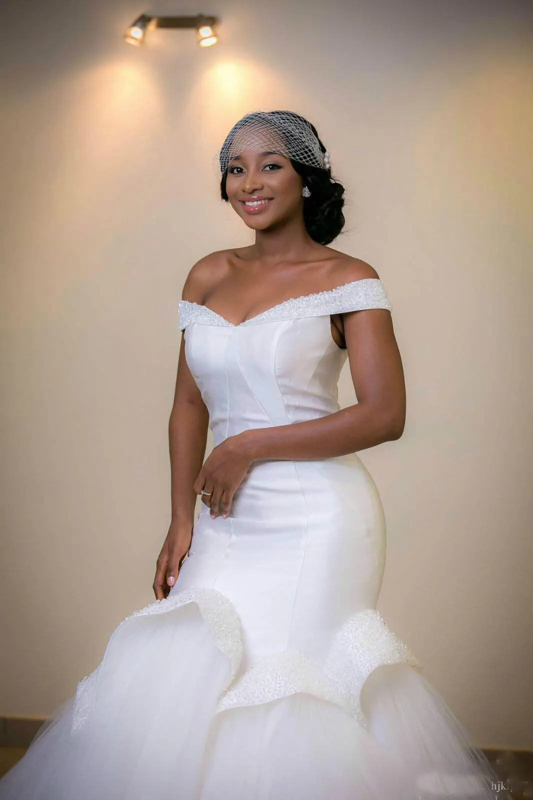 2019 Cheap Elegant Off Shoulder Mermaid Wedding Dresses Ruffles Tulle Shirt Satin Beads African Bridal Gowns Plus Size Lace Up