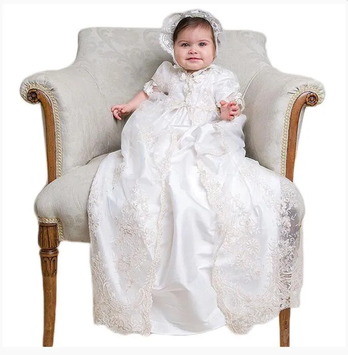 2020 Vintage baby dop klänningar högkvalitativa spets dop outfits formell spädbarn tjej bär med huvud bitar barn formellt slitage