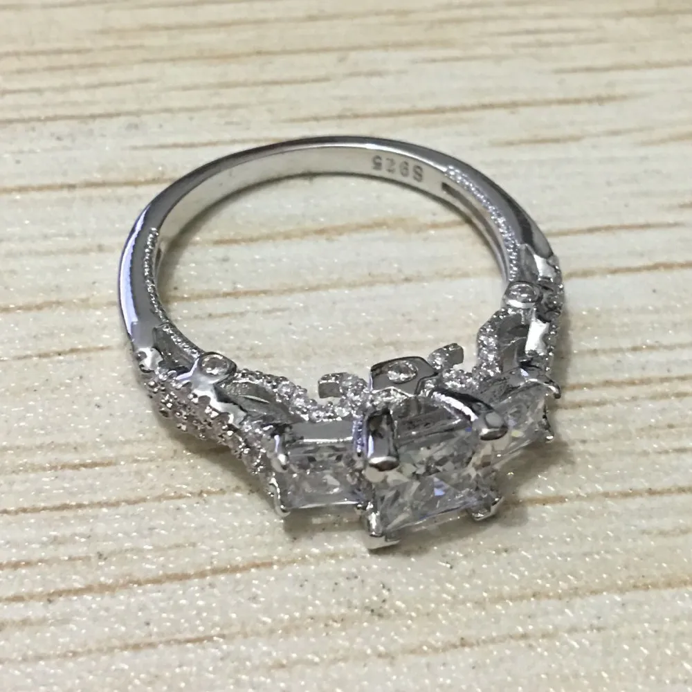 2016 vintagering för kvinnor Handgjord trestensring 2 karat diamant 925 sterling silver förlovningsring för vigselring för kvinnor