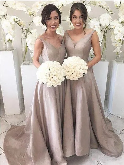 Simples elegante vestidos de dama de honra uma linha sem mangas com decote em v até o chão trem varredura jardim casamento convidados vestidos de festa 2018 sob 903935351