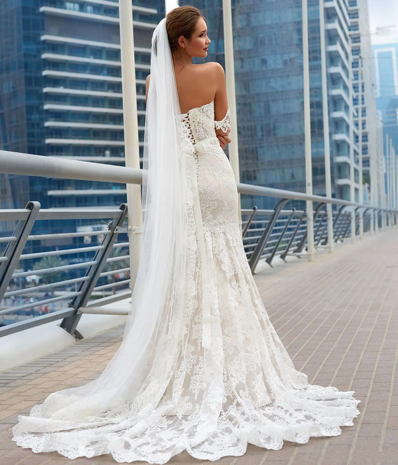 Abiti da sposa a sirena in pizzo modesto 2018 Applique con spalle scoperte Beach Beho Sweetheart Sashes Perle Corsetto Plus Size Abiti da sposa Custom Made