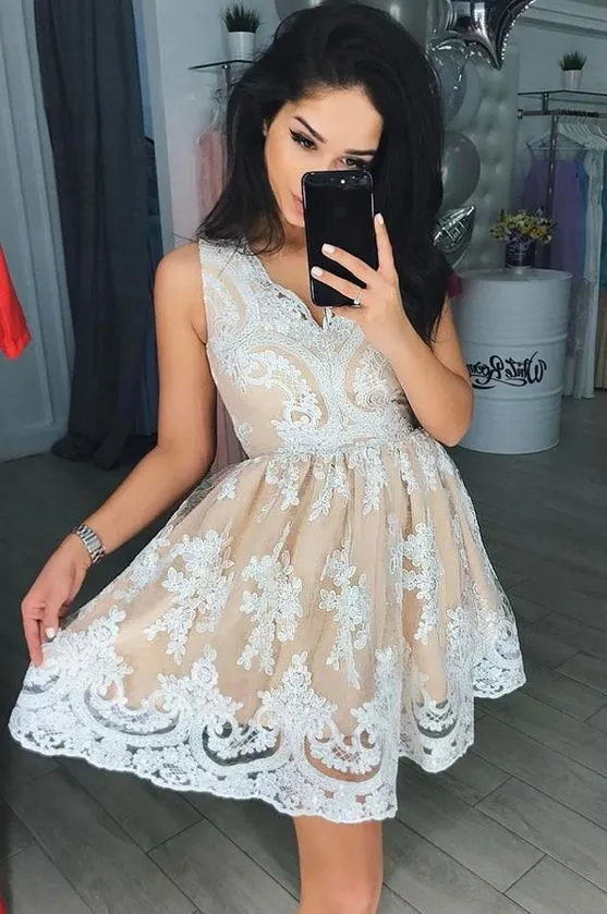 2018 Fashion Champagne With White lace Cheap Homecoming Party Dresses For Girls V neck A line Applique Short Prom Graduation Formal Dress